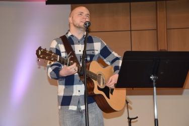 Jonathan Martin shared in worship with his wife, Emily, songs that touched the hearts at chapel Feb. 15. Some of the songs were original ones he’d written. The Martin’s ministry is called “The Word in Worship.” They write songs from what God is teaching them through the Bible. (Campbellsville University Photo by Brooklyn Kassinger)